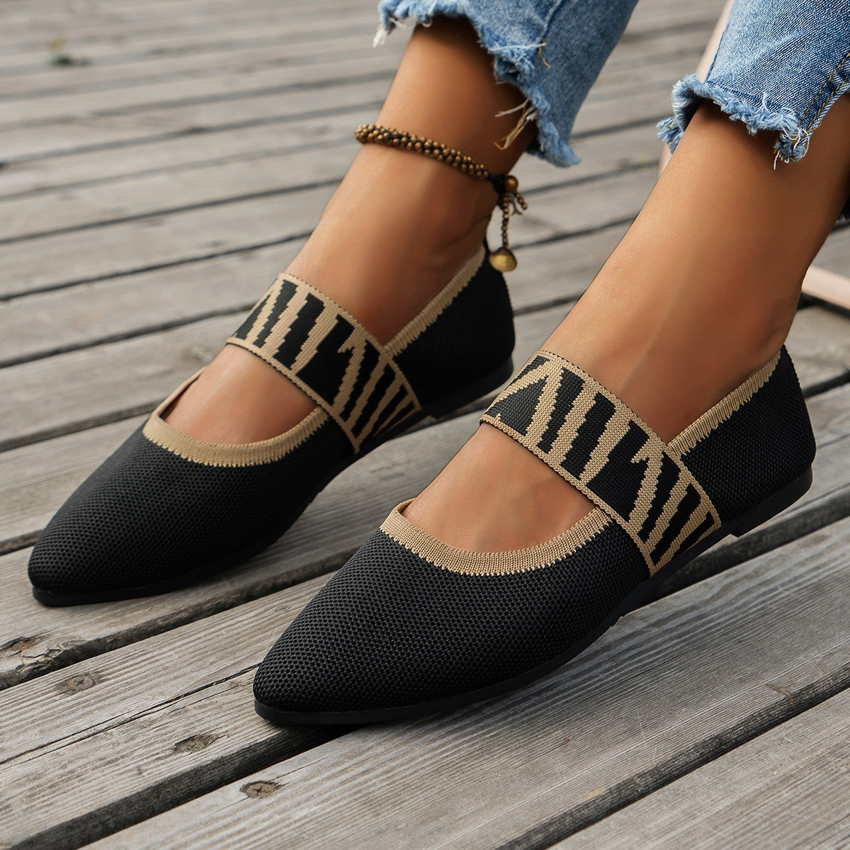 Women’s Ballerina Flats with Strap and Pointed Toe