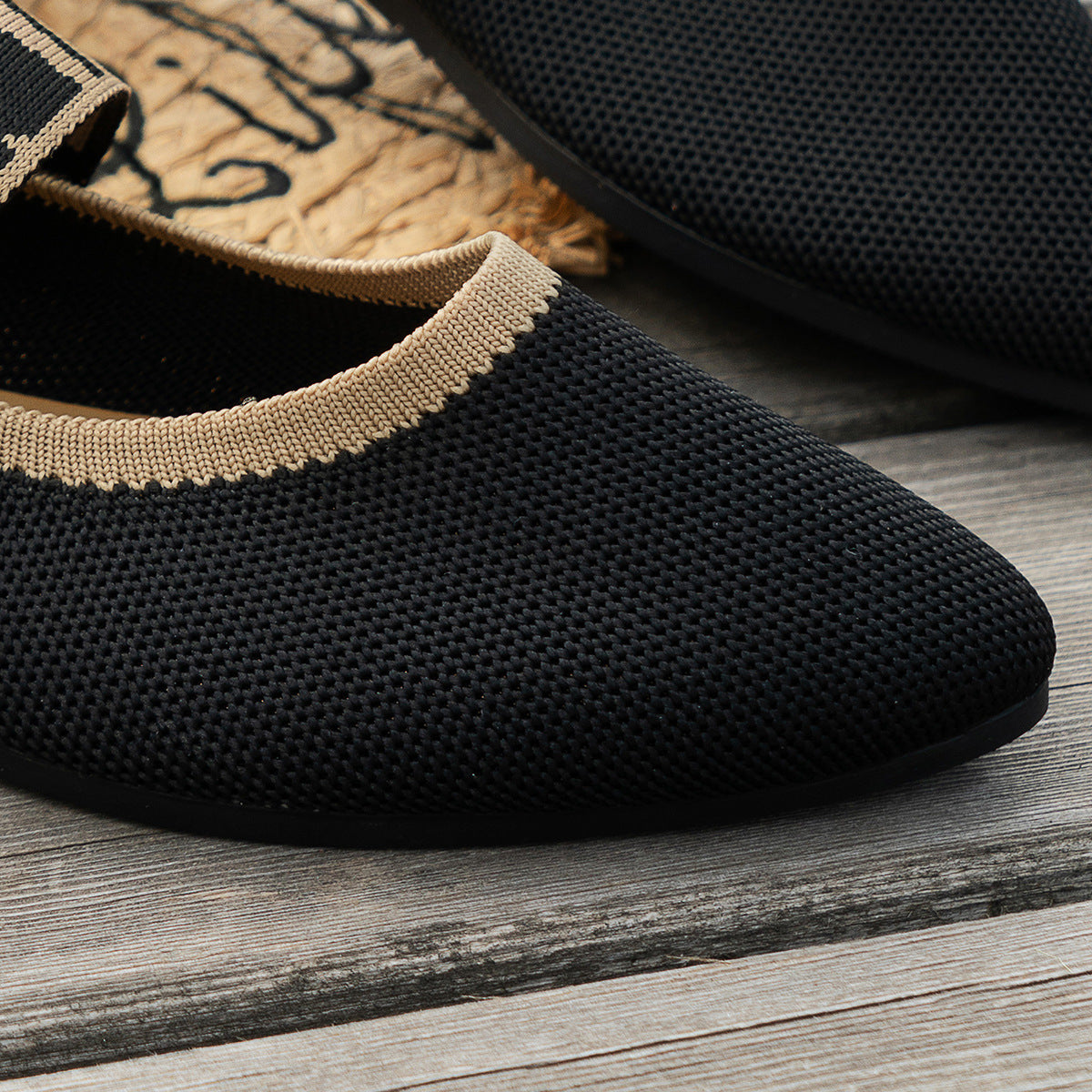 Women’s Ballerina Flats with Strap and Pointed Toe