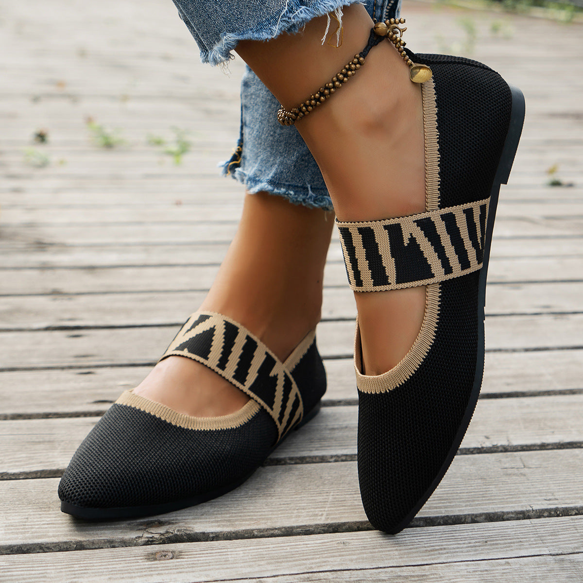 Women’s Ballerina Flats with Strap and Pointed Toe