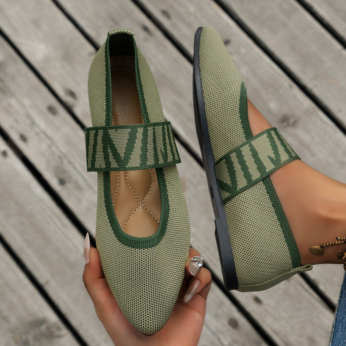 Women’s Ballerina Flats with Strap and Pointed Toe